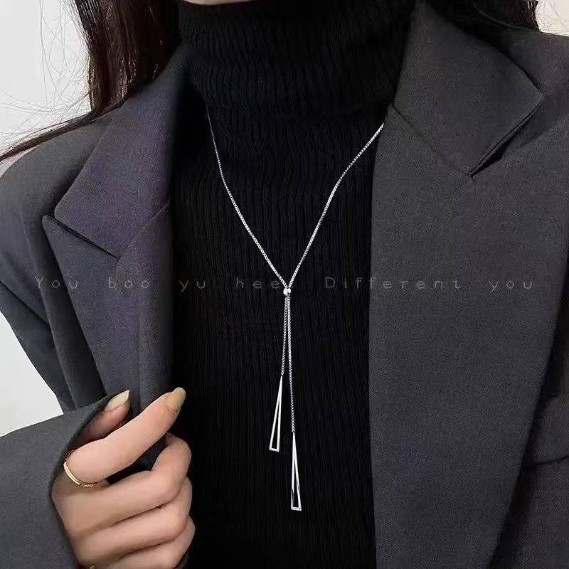 Minimalist Triangular Pull-Out Necklace, Niche Design, High-End Accessories, Autumn and Winter Sweater Chain, Good Things to Wear