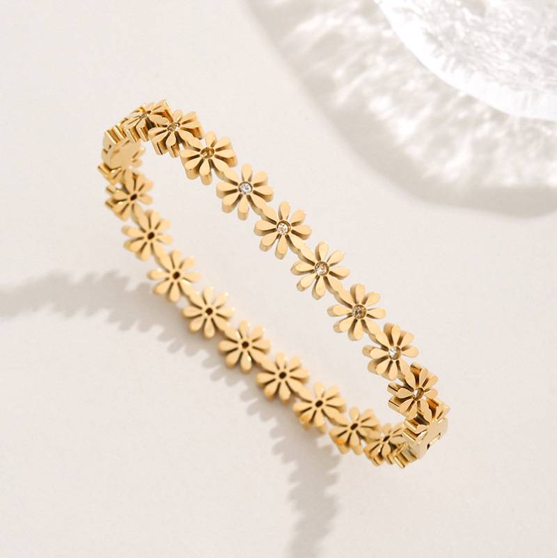 Floral Daisy titanium steel bracelet female summer niche design light luxury stainless steel bracelet high-grade temperament simple