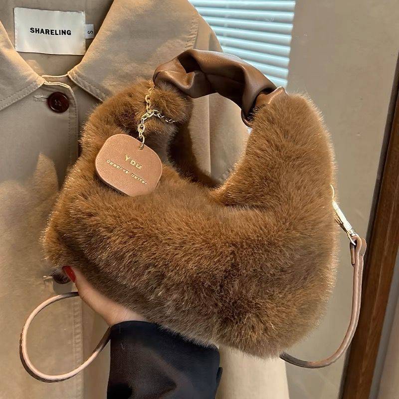 New Plush Bag with a High-End Feel, Imitation Handbag-Style Plush Bag, Fashionable and Versatile for Daily Commuting, Single-Shoulder Crossbody Bag with Tag