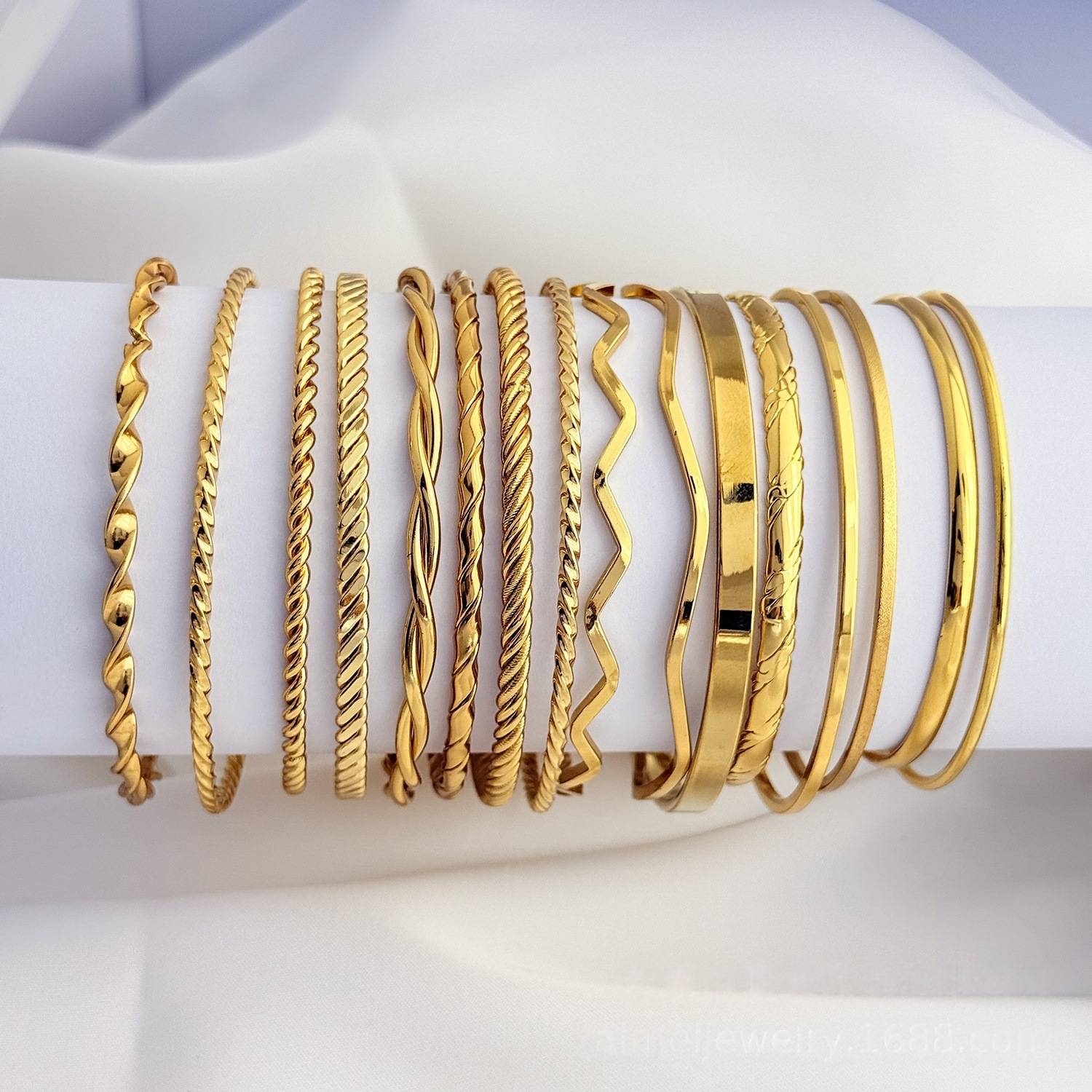 Fashionable, Simple, Versatile Titanium Steel Coil Wave Bracelets, Various Stainless Steel Bracelet Jewelry, Braided Hand Jewelry Bracelets