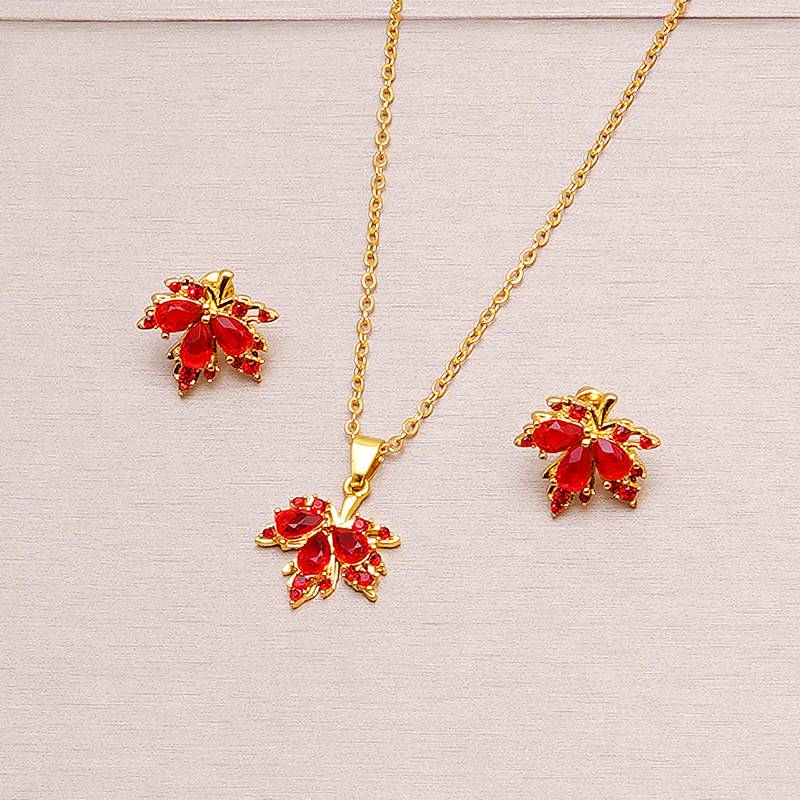 Internet Celebrity Same Style Maple Leaf Necklace Women's Pendant Niche Design Advanced Autumn and Winter Sweater Chain Light Luxury Style Texture Neck Chain
