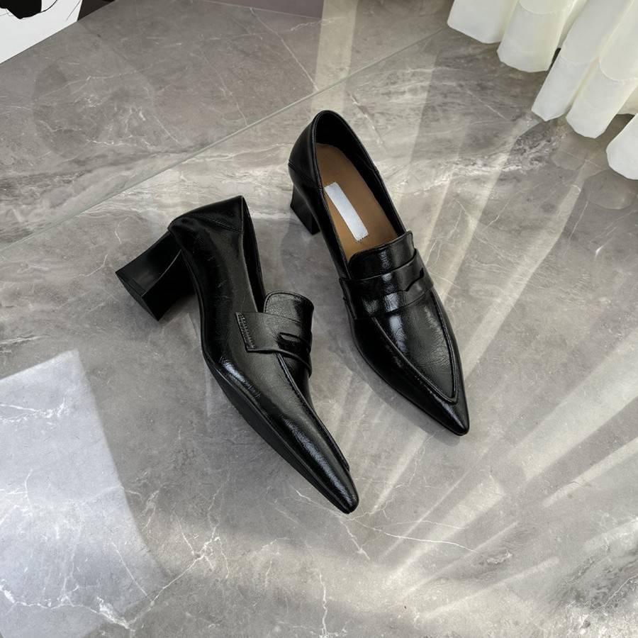 Cowhide Version~Retro Pointed-Toe Chunky-Heeled Leather Shoes for Women, Elegant Slip-On Loafers for Commuting, Versatile French-Style Single Shoes