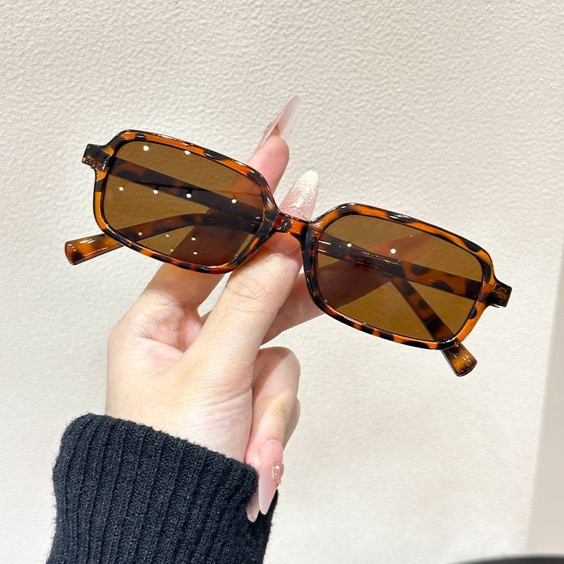 Small Square Frame Retro Sunglasses for Women 2025 New European and American Personalized Sunshade Glasses Versatile Street Style Popular Sunglasses for Men