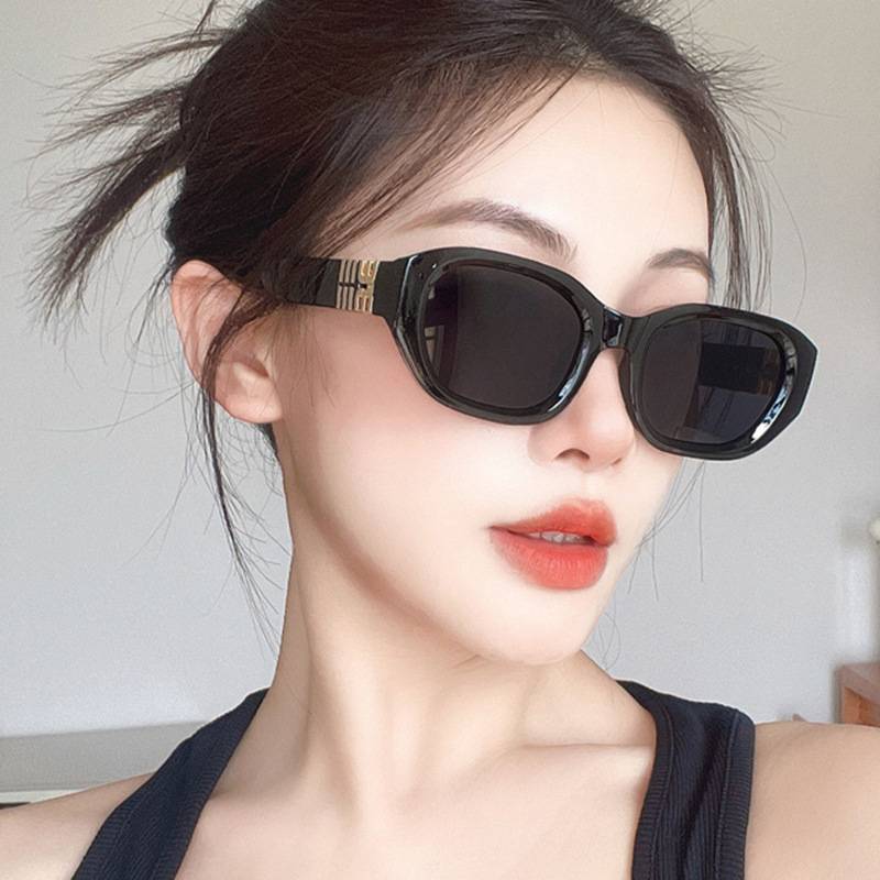 Square Beach Sunglasses Retro Concave Shape 2024 New Hot Girl Sunglasses Vacation Sun Protection Sunglasses