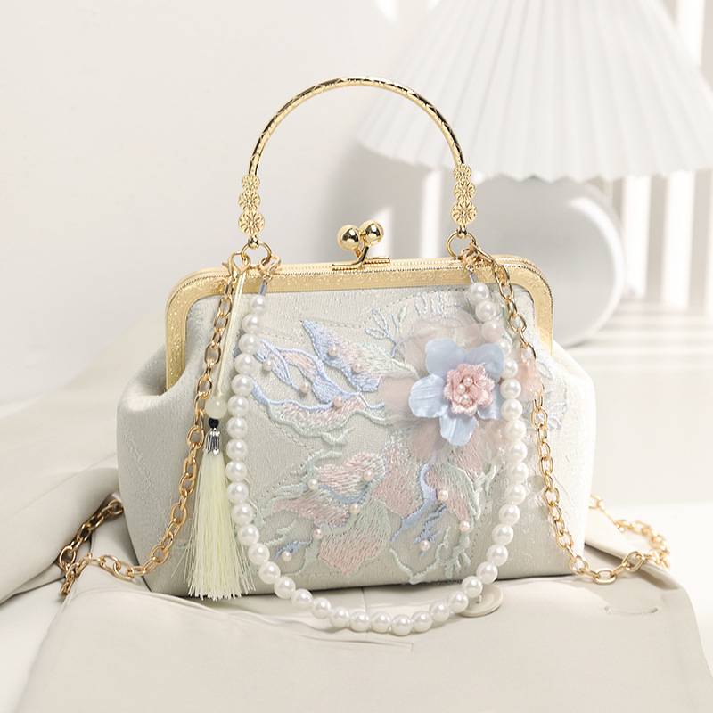 2026 New Vintage Socialite Niche Cheongsam Bag, Fashionable Hanfu Bag, Versatile and Elegant Embroidered National Style Handbag