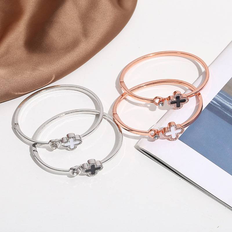 Four-Leaf Clover Bracelet for Women, Korean Style Rose Gold Open Design, Lucky Friendship Bracelet, Wholesale from Source Factory