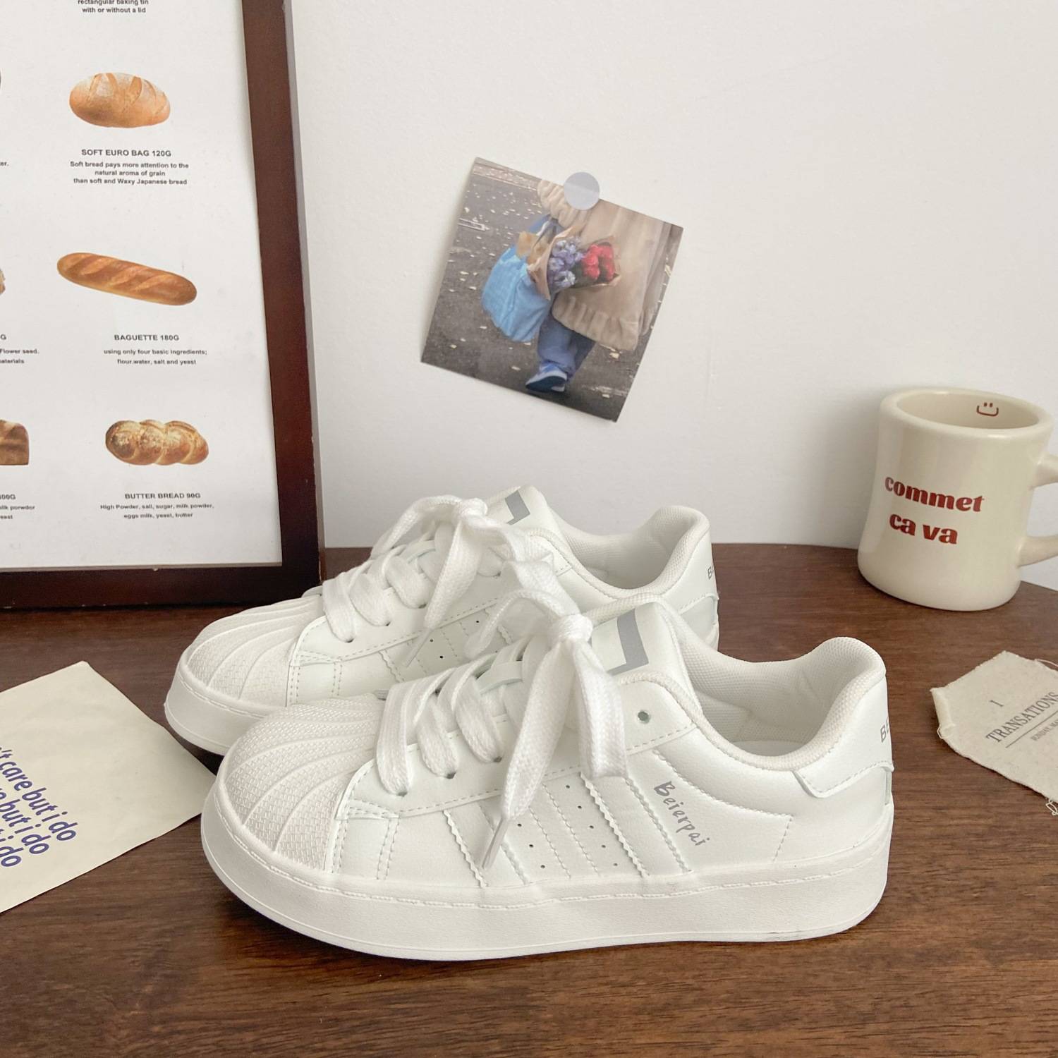 Small white shoes women 2025 spring new explosions niche shoes shell head board shoes students Joker casual sneaker