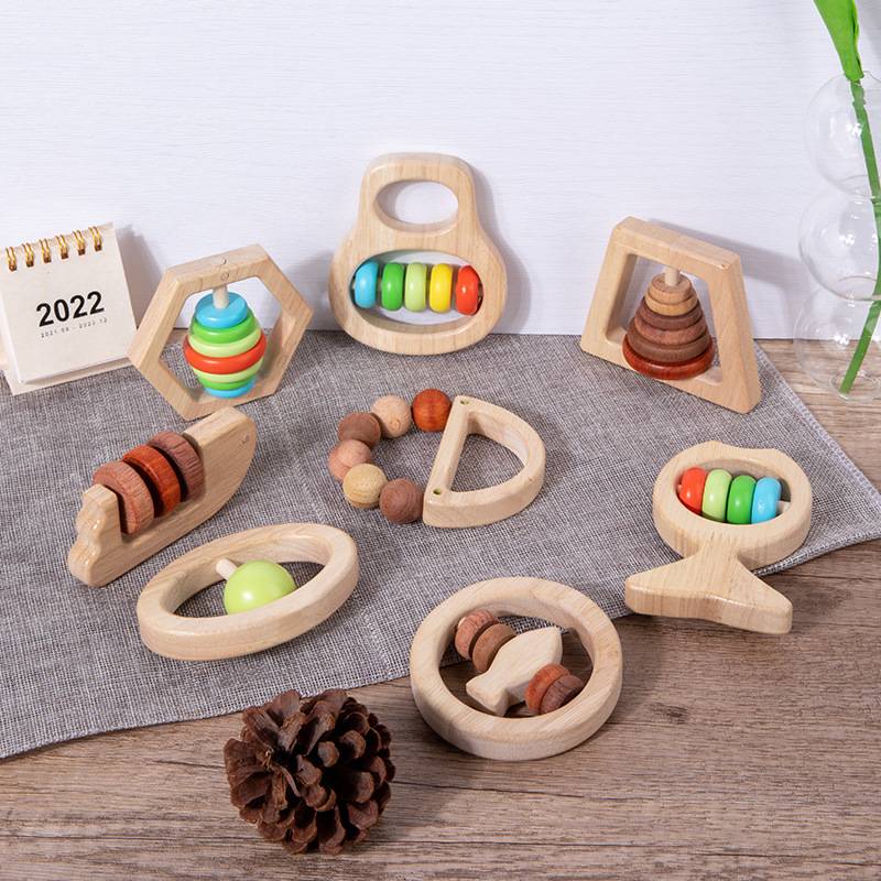 Wooden Baby Toys for Infants Aged 0-3 Years, Chewable Wooden Baby Rattles in Natural Wood Color, Soothing Bed Bell Toys, Wooden Bed Bell