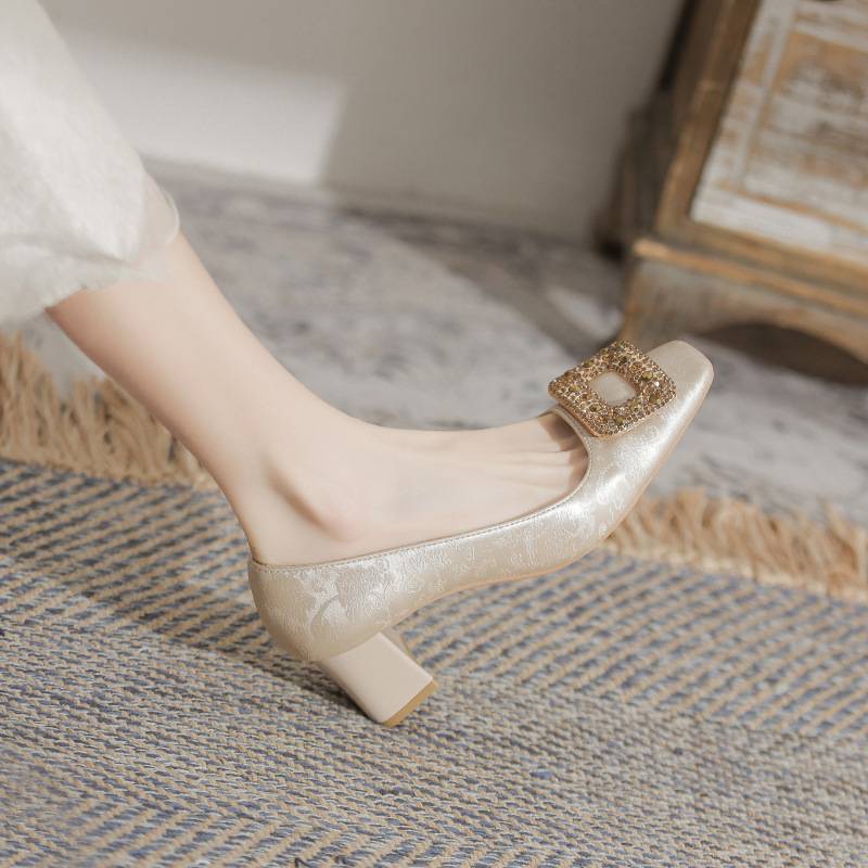 Retro Chinese-style new Chinese-style chunky heel women's shoes with square buckle and rhinestones, elegant French high heels, large size women's shoes 33 to 43
