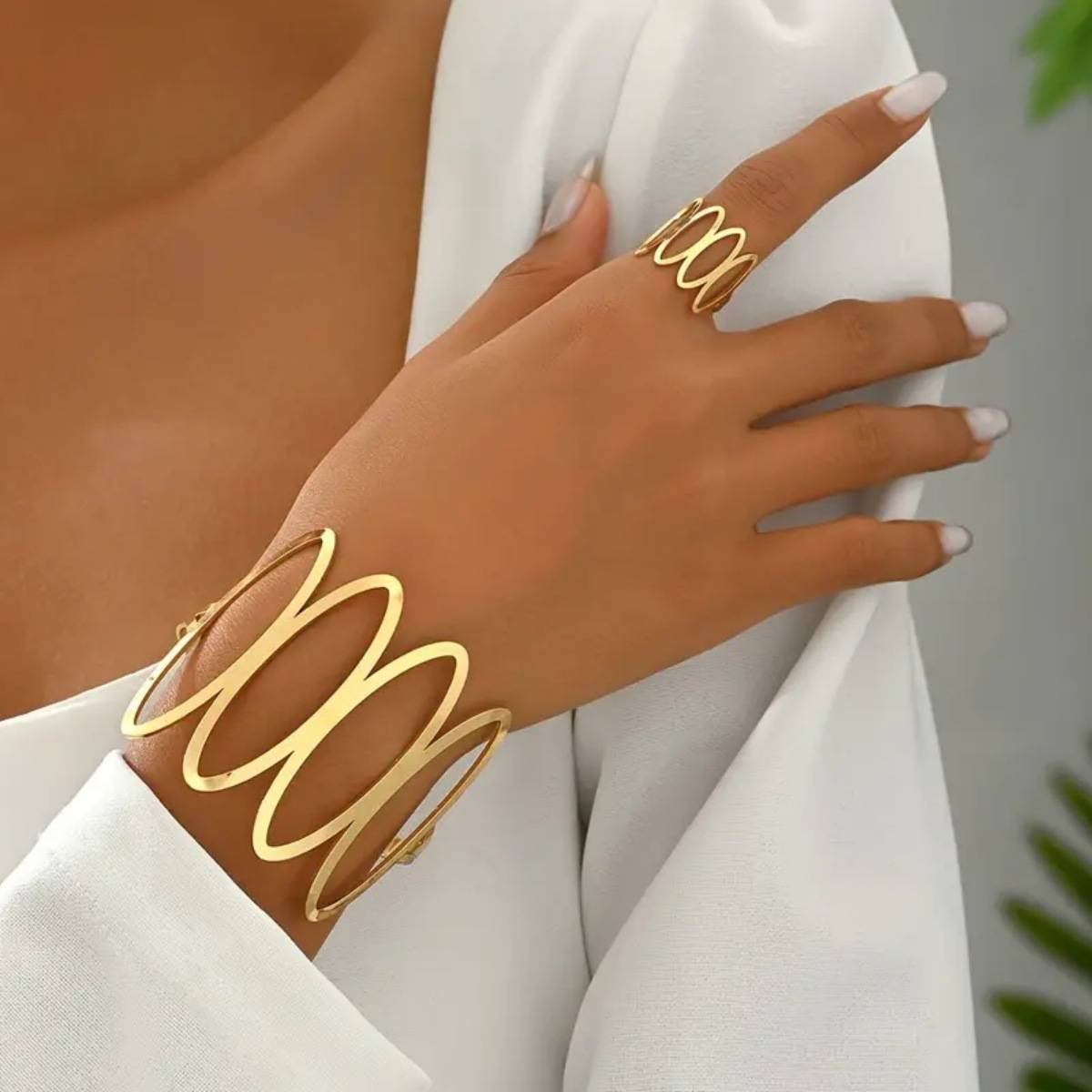 Qingdao Jewelry European and American Cross-Border Style Exaggerated Metal Hollow Bracelet and Ring Set, Trendy and Versatile Design