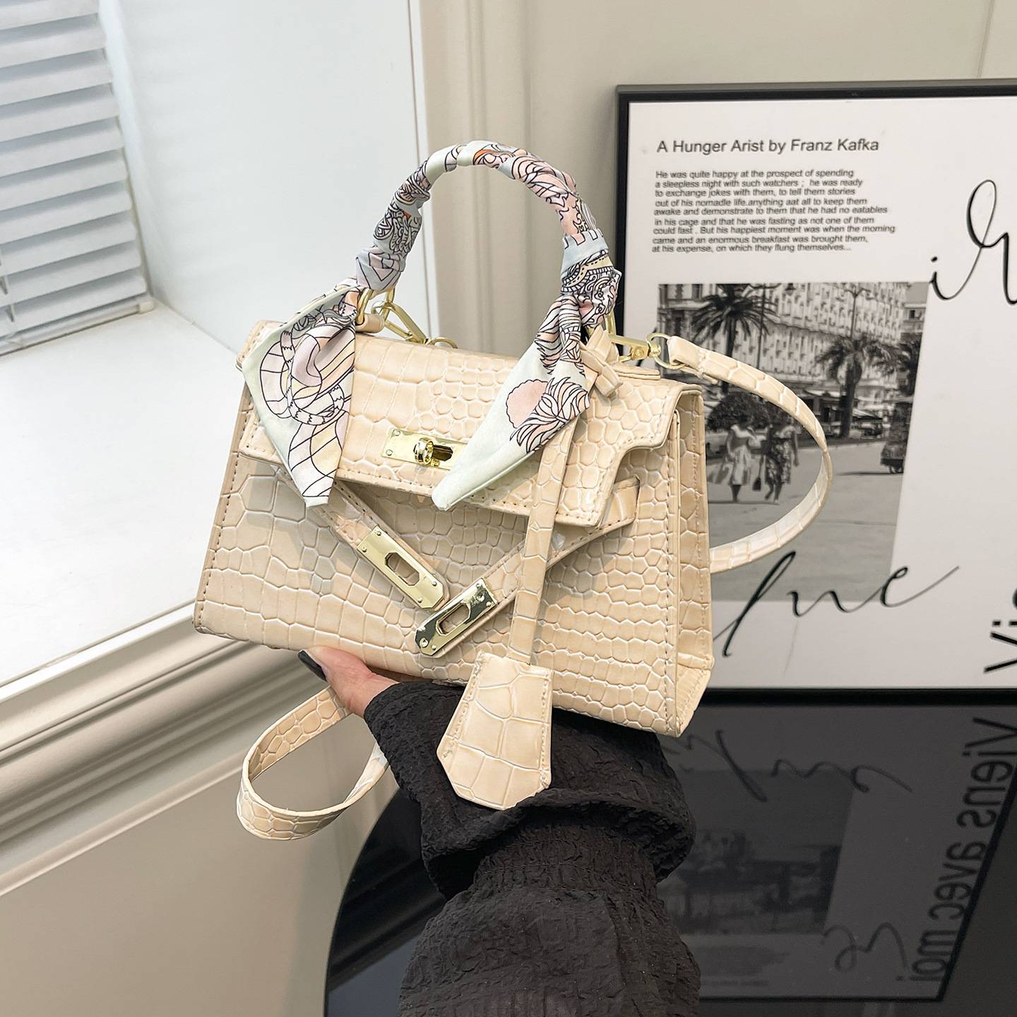Fashionable and Elegant Kelly Handbag, Crossbody Small Bag for Women, 2026 New Model, Niche Versatile Commuter Shoulder Bag