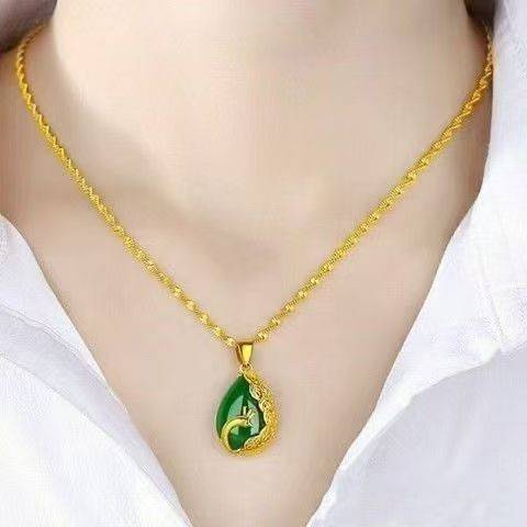 High-Quality Exquisite Red and Green Water Drop Phoenix Necklace for Women, Niche Design Peacock Pendant Clavicle Chain Jewelry