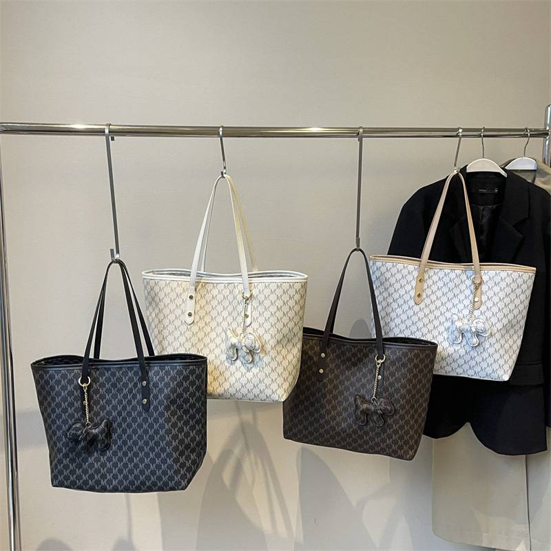 Bag Women's 2024 New Casual Personalized Tote Bag Fashionable Underarm Bag Retro Work Commuter Shoulder Bag Women's Bag