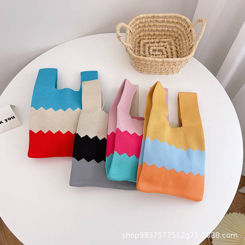 2023 New Girl Three-color Knitted Handheld Shoulder Bag Easiest for Match Fashion Personalized Rest Trbottomy Bag Crossbody Bag