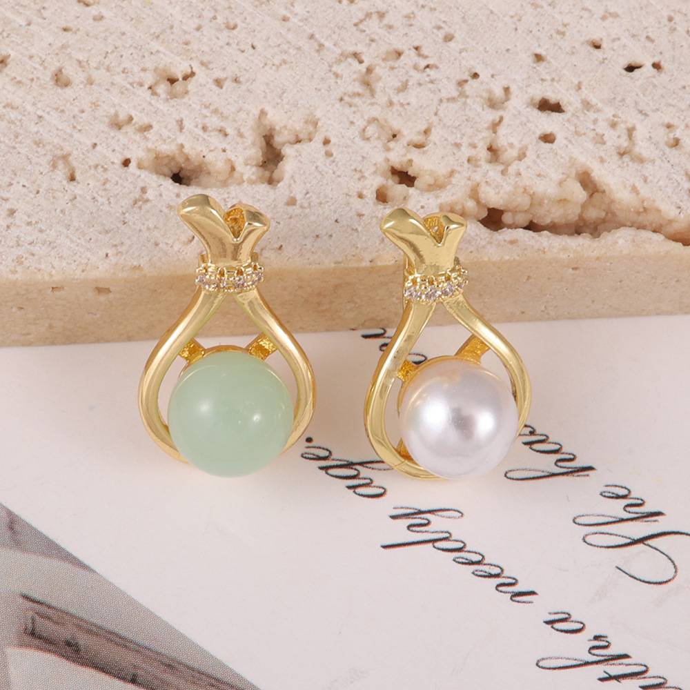 2025 New Manufacturer's Pearl Pendant Wholesale, Light Luxury Niche Design Pendant, Popular Versatile Trendy Item for Women