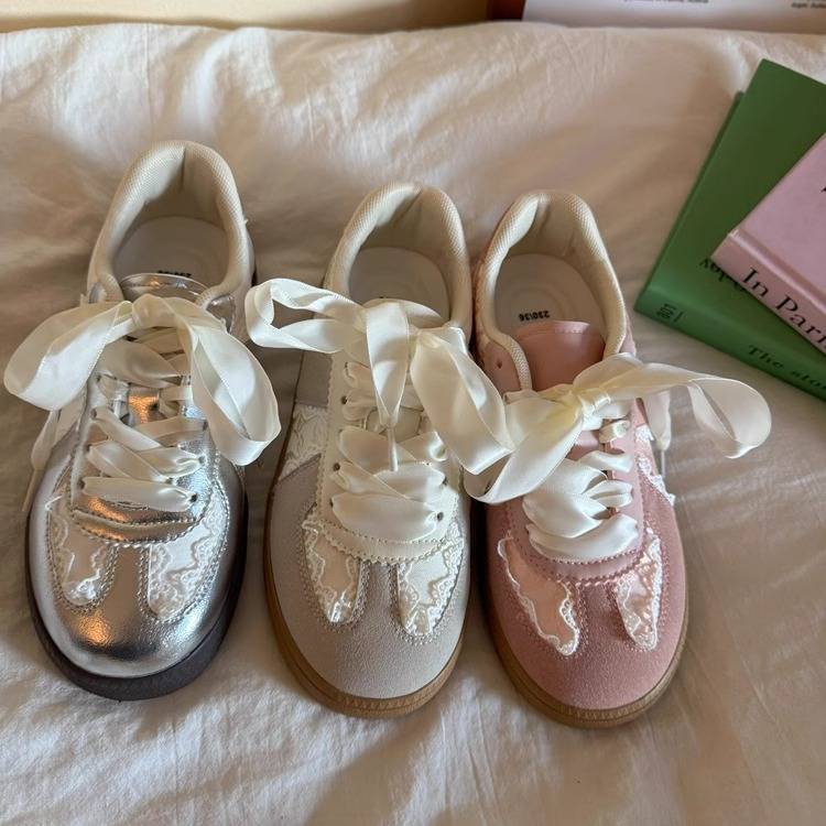 Silver Lace Niche Moral Training Shoes for Women 2025 New Popular Pearlescent Shoelaces Thin Retro Ballet Style White Shoes