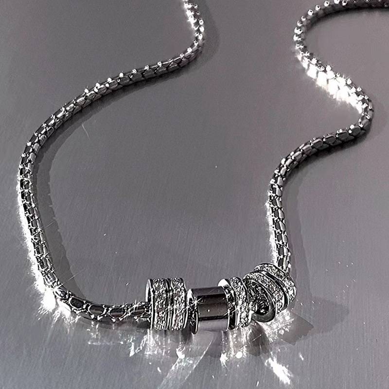 Unisex Flash Diamond Ring Pendant Necklace Cold Style Light Luxury Niche Design Fashion Versatile Elegant Clavicle Chain