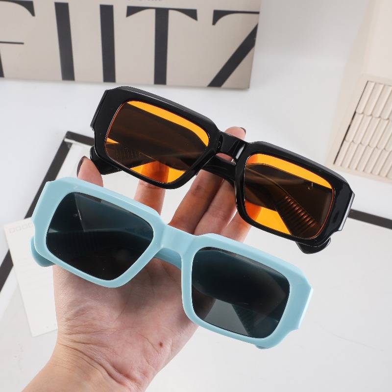New Square Frame Rivet Personality Sunglasses European and American Ins Style Fashion Face-Slimming Small Sunglasses Retro Versatile Glasses for Women