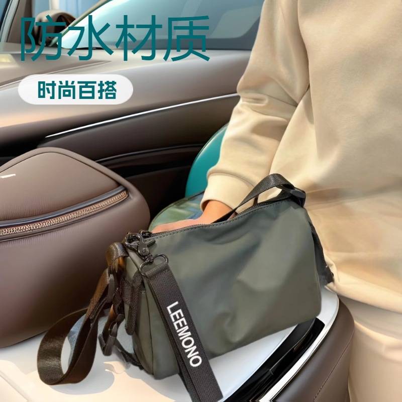 Lightweight Waterproof Shoulder Crossbody Bag for Women 2026 New Style Pillow Bag Casual Fashion Versatile Commuter Bag Small Bag
