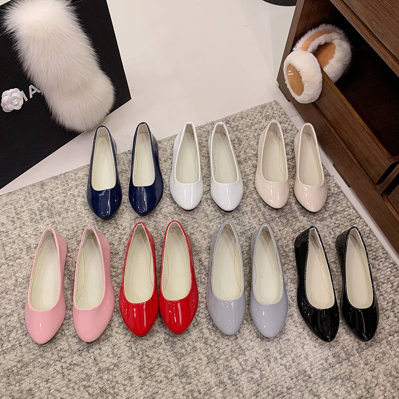 2026 Fashionable Korean Style Flat Pointed Toe Casual Work Shoes for Women Wholesale Size 42 Large Size Patent Leather Women's Shoes Cross-Border