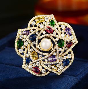 Fashionable Classic Camellia Brooch, High-End Women's Chanel-Style Colorful Zircon Pin, Pearl Brooch, Clothing Accessory