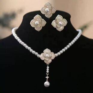 French Retro Pearl Necklace, Elegant, Camellia Petal Clavicle Chain, Bridal Necklace, Wedding Dress, Evening Dress Three-Piece Suit