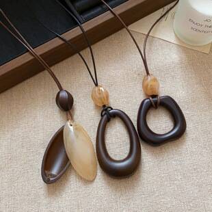 Retro New Chinese Style Circular Pendant Necklace for Women, High-End Light Luxury Niche Long Sweater Chain, Autumn and Winter Neck Accessory