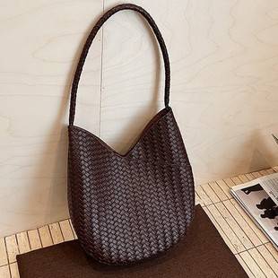 Korean Niche Woven Bucket Bag for Women 2025 Autumn and Winter New Fashion Casual Shoulder Underarm Bag Retro Handbag