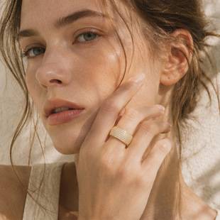 Amazon's new product Oura Ring4/5 ring protective case with copper inlay and diamonds, a light luxury decorative accessory
