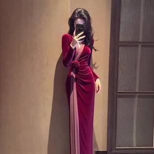 Elegant Socialite Velvet Dress for Autumn and Winter, Perfect for Important Occasions, with a Three-Dimensional Red Design, a New Year's Outfit, and a Fitted Waist Dress