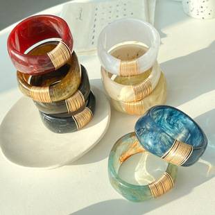 French Niche Design Gold Color-Blocking Resin Bracelet, Light Luxury, Retro Fashion, High-End Feel, Versatile Hand Accessory Wholesale for Women