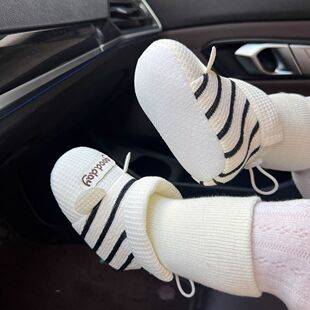 Spring and autumn season soft-soled baby shoes and socks, suitable for infants aged 0-6 months, and for boys and girls aged 3-9-12 months, with non-slip and anti-drop features