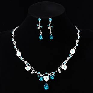 Flower Zircon Design Necklace and Earring Set for Bride Wedding Banquet 2025 Plant Flower Pendant Light Luxury Style