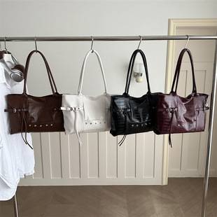 Korean-style niche fashion European and American style commuter tote bag 2026 new trendy large-capacity shoulder handbag