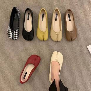 2026 split-toe shoes, large size women's shoes, polka dot flat shoes, retro shallow pig hoof single shoes, stylish women's sheep hoof loafers, trendy