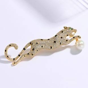 Leopard Brooch for Men and Women, Heavy-Duty and Atmospheric Diamond-Encrusted Corsage, High-End Luxury Animal Pin, Suit Dinner Accessories