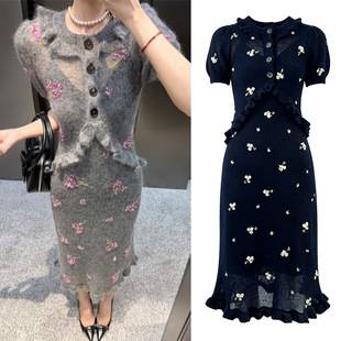 [in Stock] 2026 Autumn and Winter Slim-Fit Two-Piece Knitted Dress with Puff Sleeves and Beaded Floral Dress 2889