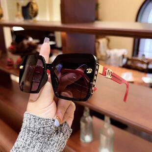 New Style Light Luxury Uv Square Frame Women's Sunglasses, Anti-Uv Polarized Glasses, Sunshade, Elegant, Slimming for Large Faces 7731