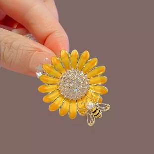 Enamel Sunflower Brooch High-end Women's Exquisite Bee Daisy Corsage Niche Design Sense Pin Suit Accessories