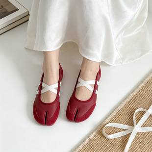 Women's split-toe flat ballet shoes, 2026 autumn new model, soft leather Mary Jane shoes, French retro shallow-cut granny shoes