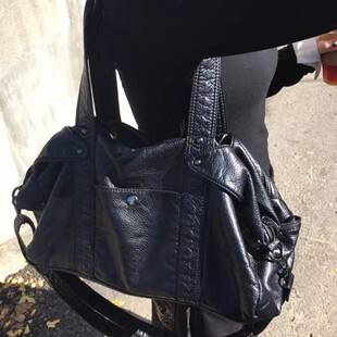 Vintage-Style Crossbody Bag for Commuting, Retro Korean Blogger's Same Style Tote Bag, Ins-Style Soft Leather New 2026 Shoulder Bag