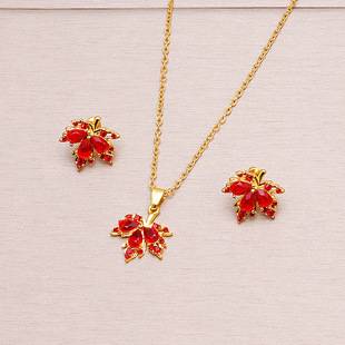Internet Celebrity Same Style Maple Leaf Necklace Women's Pendant Niche Design Advanced Autumn and Winter Sweater Chain Light Luxury Style Texture Neck Chain