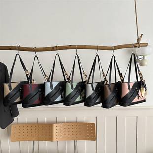 Wholesale High-Quality Textured Tote Bags for Women, 2026 Spring New Style, Color-Blocking Shoulder Bags, Commuter Underarm Bags