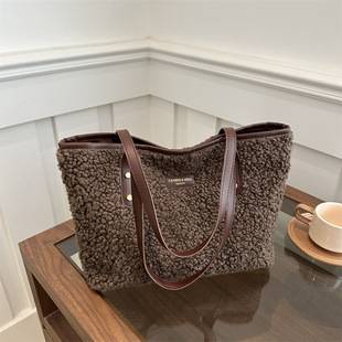 Stuffed Bag Women's 2025 Autumn and Winter New Trendy Furry Shoulder Armpit Bag Large Capacity Soft Surface Commuter Tote Bag