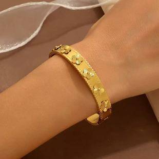 European and American Cross-Border Light Luxury High-End Six-Leaf Flower Bracelet, High-Quality Non-Fading Versatile Love Heart Bracelet, Titanium Steel Jewelry
