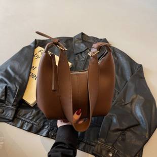 Versatile solid-color dumpling bag for women, 2026 new fashion underarm bag, soft leather, Korean style, large capacity, handbag, shoulder bag