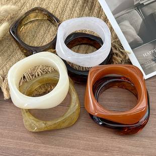 Gradient Resin Bracelet for Women, Irregular Semi-Transparent Marble Pattern Wide Bracelet, Vintage Exaggerated Geometric Jewelry for Layering