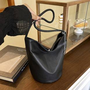 Commuting Tote Bag for Women Versatile 2025 New Fashion Large Capacity Bucket Crossbody Bag Textured Single Shoulder Underarm Bag