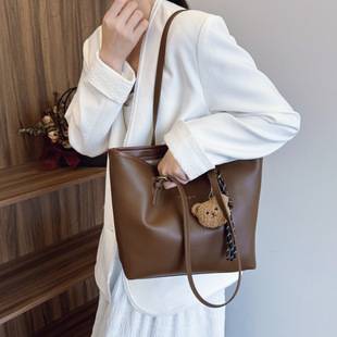 Cross-Border Retro Large-Capacity Bag for Women 2025 New Fashion Korean Niche Tote Bag Single Shoulder Armpit Bag Wholesale