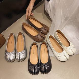 Flat-soled split-toe pig's trotters shoes red single-layer shoes women's shoes spring and autumn 2025 summer silver bow thumb pig's feet shoes